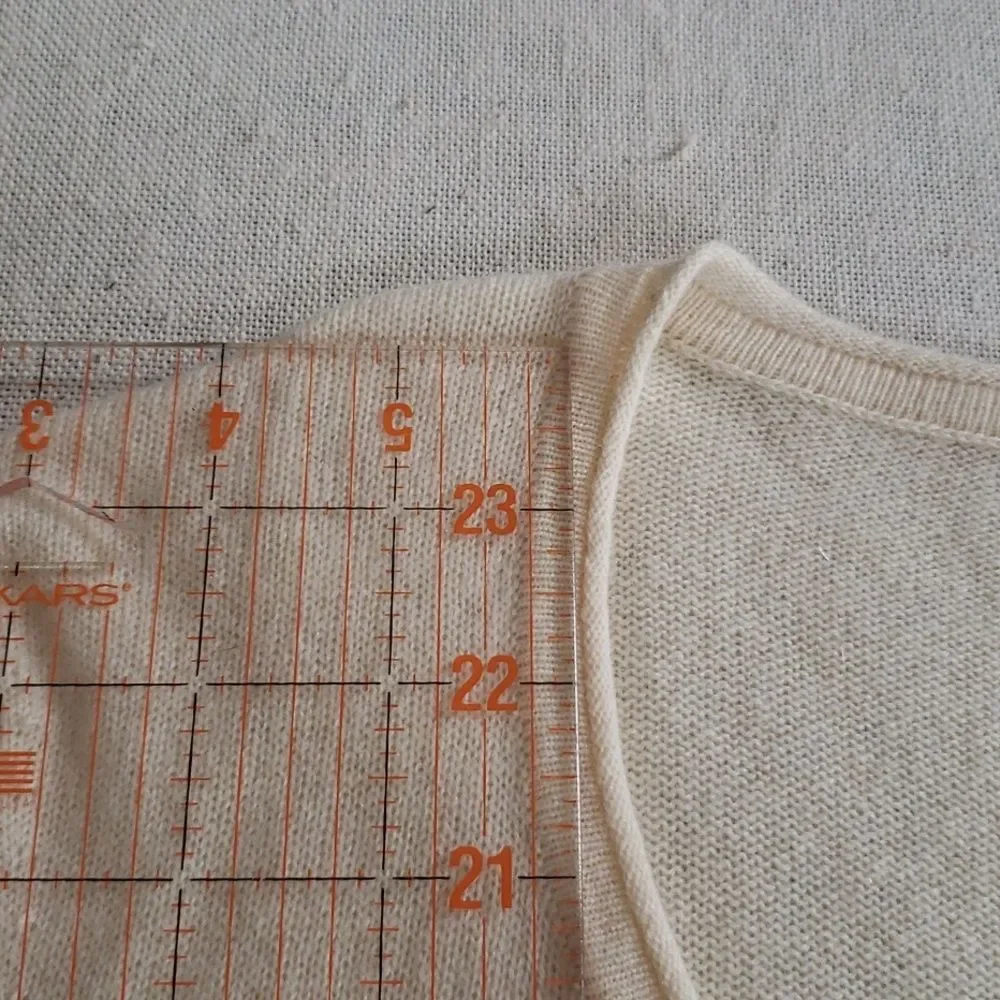 Alex Marie Cashmere Cream 3 Button V-Neck Women's Medium Sweater Old Money - Picture 5 of 5
